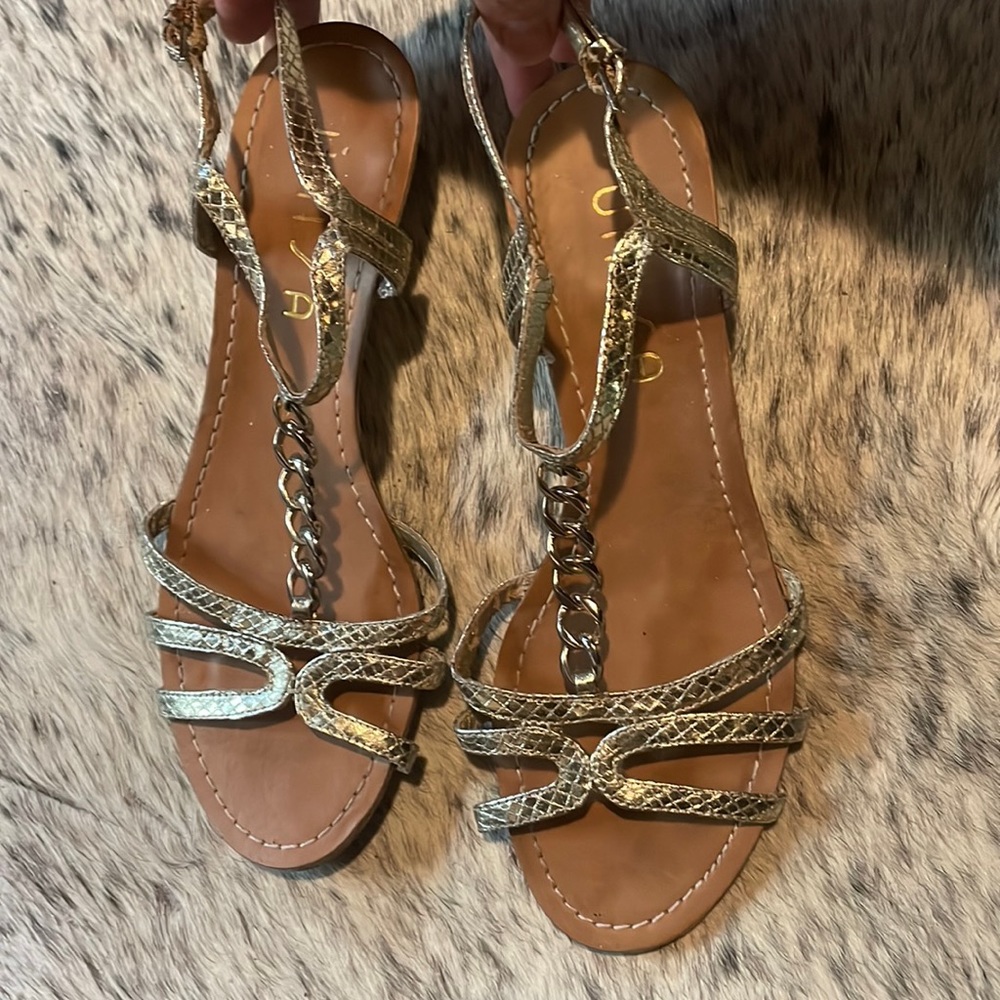 👸 Unisa Gold Metallic Snakeskin Sandals w/Gold Chain